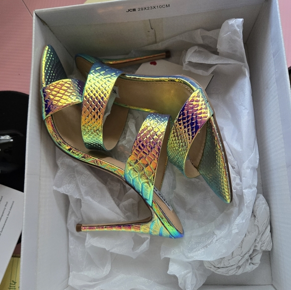 Heels - Picture 3 of 6